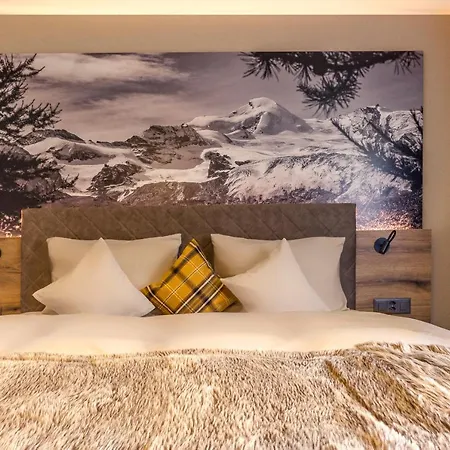 Arcade & Saas Fee