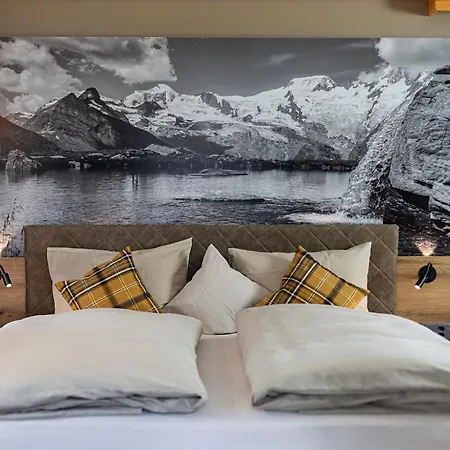 Arcade & Saas Fee