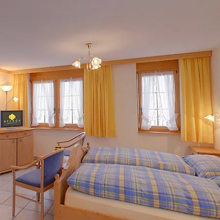 Arcade & Saas Fee