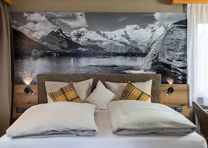 Arcade & Saas Fee